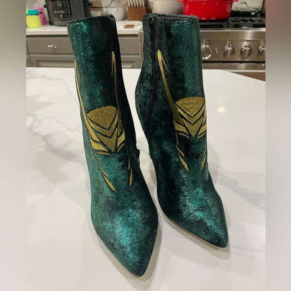 Her Universe Shoes - Marvel Her Universe “Loki” heel Bootie . Metallic Green & Gold Size 9 NEW